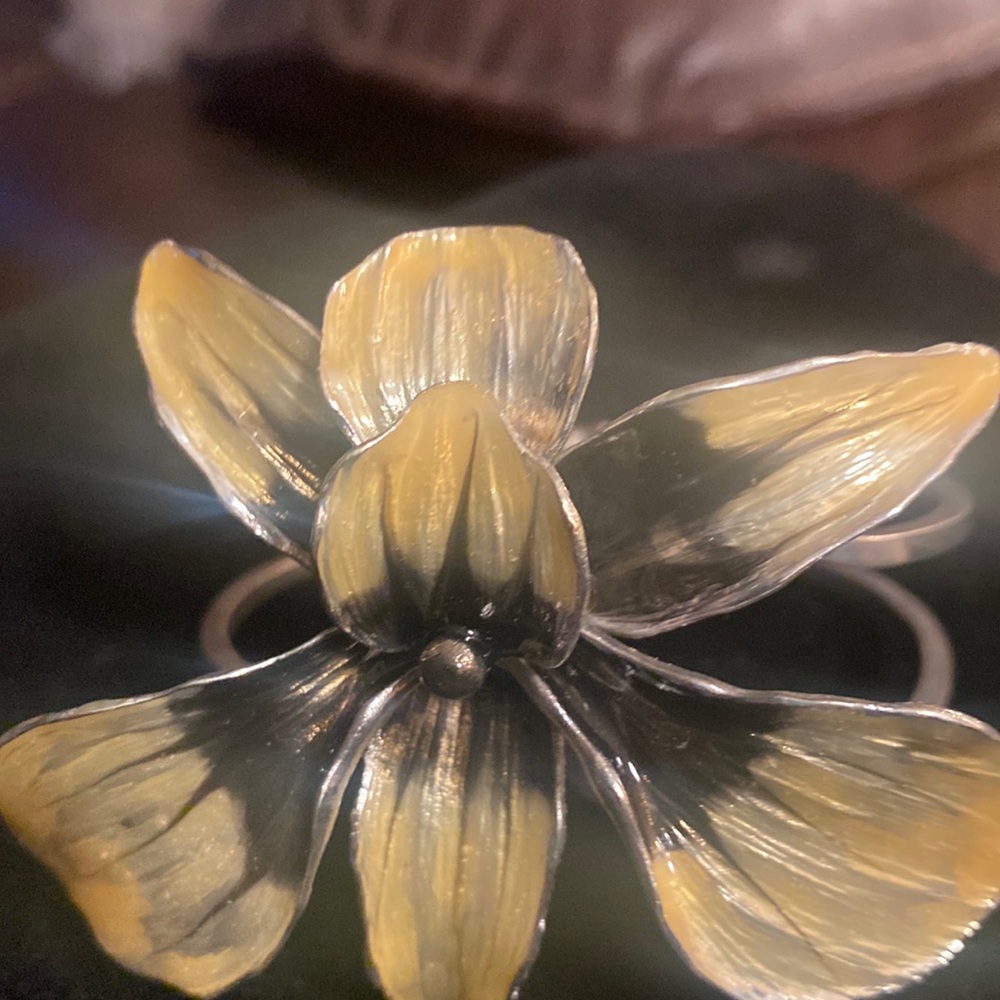 Hinged Flower Metal Bracelet, Yellow & Black, Very Pretty , Looks like 925, 💙